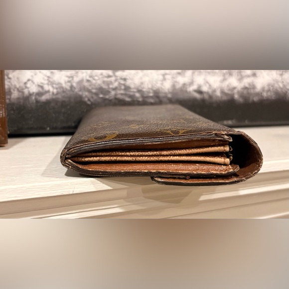 Authentic Vintage Louis Vuitton Monogram Sarah Wallet - Picture 9 of 13